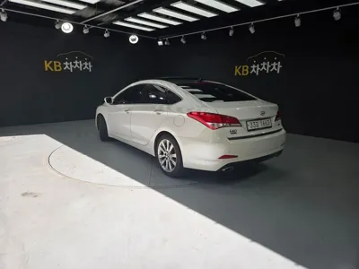 Hyundai i40 2012, 175970 км, за 3708.61 USD