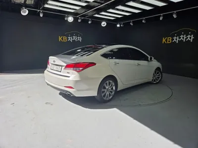 Hyundai i40 2012, 175970 км, за 3708.61 USD