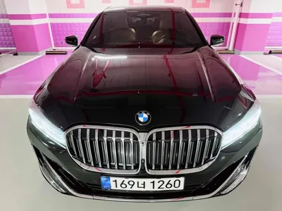 BMW 7-Series · 2021 год