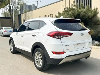 Hyundai Tucson 2017, 40000 км, за 4643.36 USD