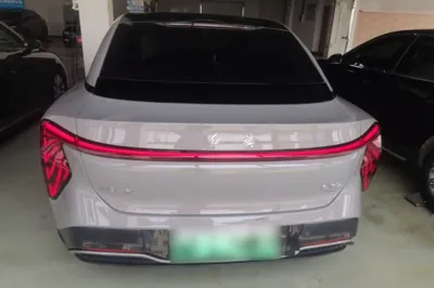 Hongqi EH7 2024, 23500 км, за 21437 USD
