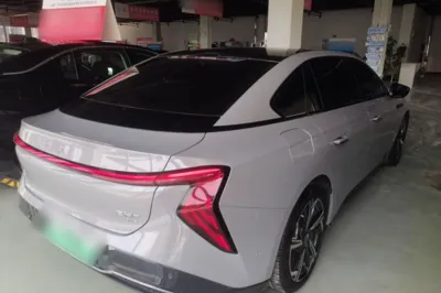 Hongqi EH7 2024, 23500 км, за 21437 USD - фото 6