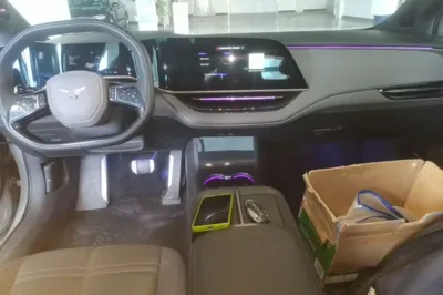 Hongqi EH7 2024, 23500 км, за 21437 USD - фото 17