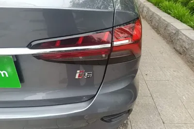 Roewe i5 2021, 47000 км, за 7330 USD