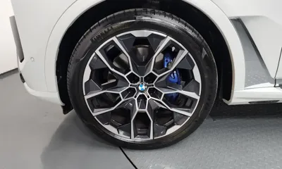 BMW X7 2025, 9856 км, за 92359.2 USD