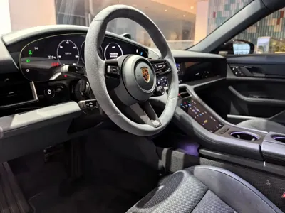 Porsche Taycan 2023, 44000 км, за 80567.29 USD