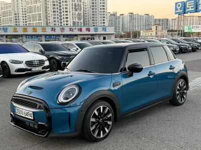 MINI Cooper 2022, 55000 км, за 16895.27 USD