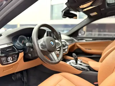 BMW 5 Series 2018, 64000 км, за 17814.15 USD