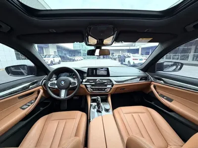 BMW 5 Series 2018, 64000 км, за 17814.15 USD