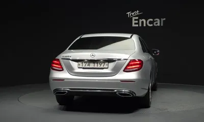 Mercedes-Benz E-Class 2017, 140236 км, за 11232.24 USD