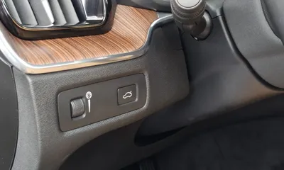Volvo XC60 2021, 36175 км, за 23412.72 USD - фото 27
