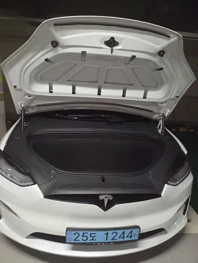 Tesla Model X 2023, 43000 км, за 93868.98 USD