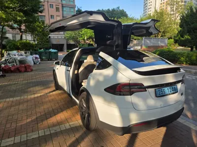 Tesla Model X 2023, 43000 км, за 93868.98 USD