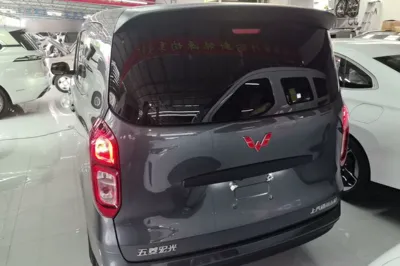 Wuling Hongguang New Energy 2024, 10700 км, за 11048 USD