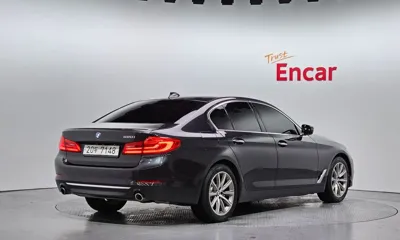 BMW 5-Series 2018, 71729 км, за 15302.46 USD