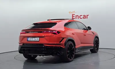 Lamborghini Urus 2023, 28380 км, за 196921.36 USD