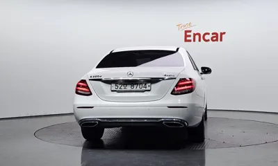 Mercedes-Benz E-Class 2018, 122032 км, за 13809.05 USD