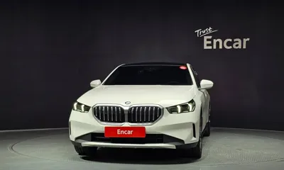 BMW 5-Series 2025, 4646 км, за 36728.84 USD