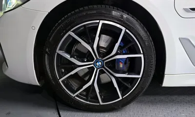 BMW 5-Series 2022, 57935 км, за 28493.39 USD