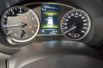 Nissan Tiida 2016, 40700 км, за 6443 USD - фото 12