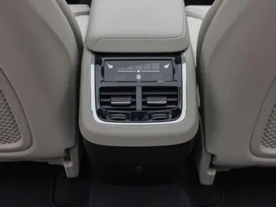Volvo XC60 2026, 960 км, за 41279.32 USD - фото 16