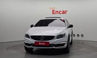 Volvo V60 2017, 93457 км, за 8602.64 USD