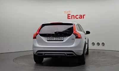 Volvo V60 2017, 93457 км, за 8602.64 USD