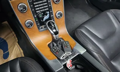 Volvo V60 2017, 93457 км, за 8602.64 USD - фото 9
