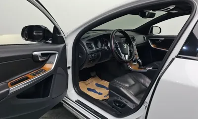 Volvo V60 2017, 93457 км, за 8602.64 USD - фото 10