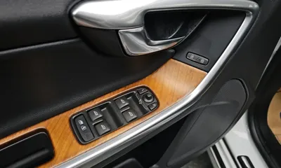 Volvo V60 2017, 93457 км, за 8602.64 USD - фото 13