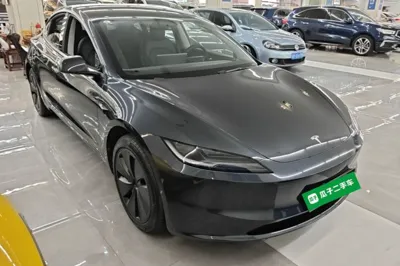 Tesla Model 3 2025, 4300 км, за 30661 USD