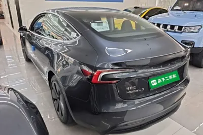 Tesla Model 3 2025, 4300 км, за 30661 USD