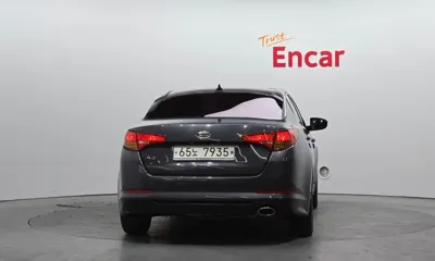 Kia K5 2011, 126876 км, за 2636.27 USD