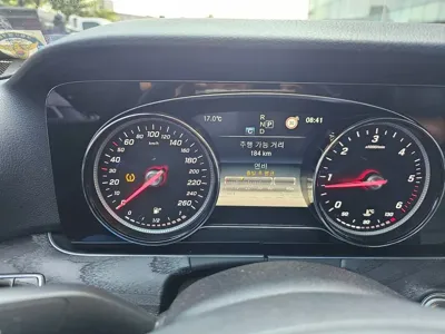 Mercedes-Benz E-Class 2018, 112000 км, за 14113.17 USD - фото 13