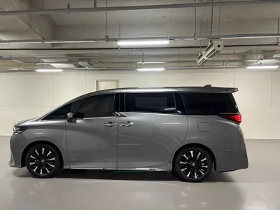 Toyota Alphard · 2024 год