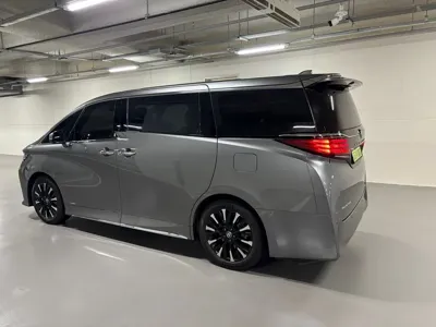 Toyota Alphard 2024, 27000 км, за 65117.5 USD