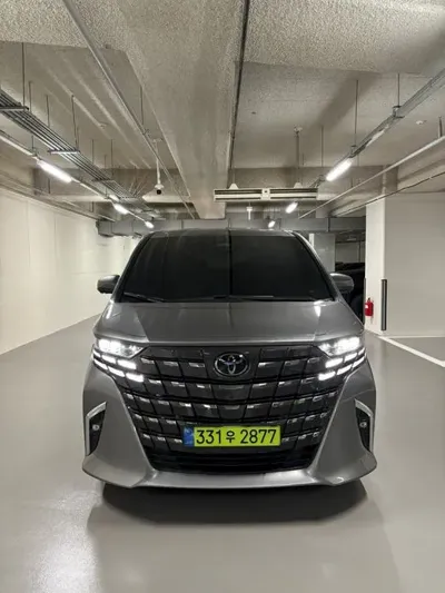 Toyota Alphard 2024, 27000 км, за 65117.5 USD