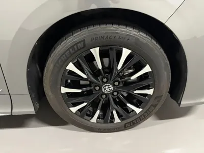 Toyota Alphard 2024, 27000 км, за 65117.5 USD