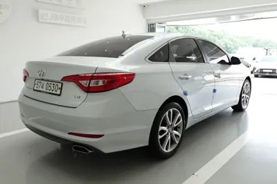 Hyundai Sonata 2016, 103656 км, за 6761.19 USD