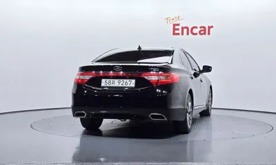 Hyundai Grandeur 2015, 167445 км, за 4437.08 USD