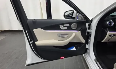 Mercedes-Benz E-Class 2023, 16372 км, за 32099.25 USD - фото 24