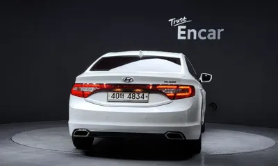 Hyundai Grandeur 2015, 100074 км, за 6301.69 USD