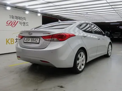 Hyundai Avante 2012, 125606 км, за 1772.35 USD