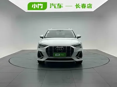 Audi Q3 2022, 15000 км, за 29482.32 USD