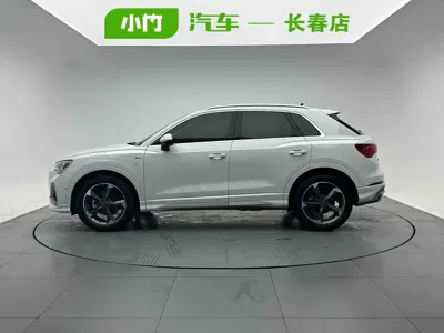 Audi Q3 2022, 15000 км, за 29482.32 USD