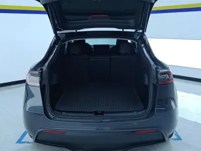 Tesla Model Y 2024, 38200 км, за 27714.15 USD