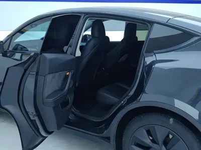 Tesla Model Y 2024, 38200 км, за 27714.15 USD - фото 11