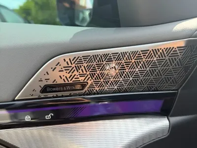 BMW 5-Series 2026, 4800 км, за 78771.17 USD - фото 9