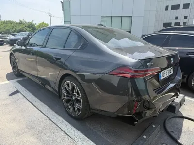 BMW 5-Series 2026, 4800 км, за 78771.17 USD - фото 11
