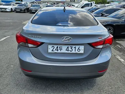 Hyundai Avante 2015, 131364 км, за 3642.99 USD